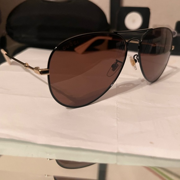 GUCCI SUNGLASSES V2// BLACK + GOLD